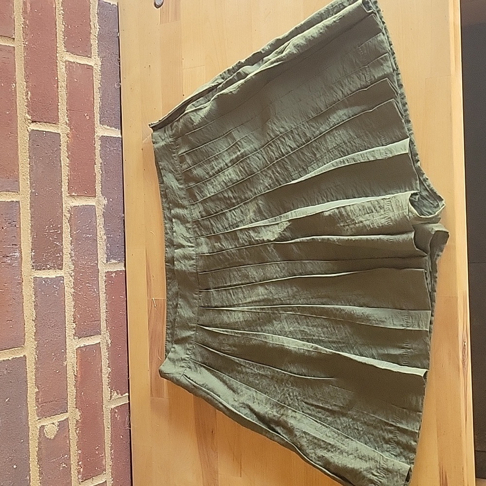 Pleated Olive Green Skort  L